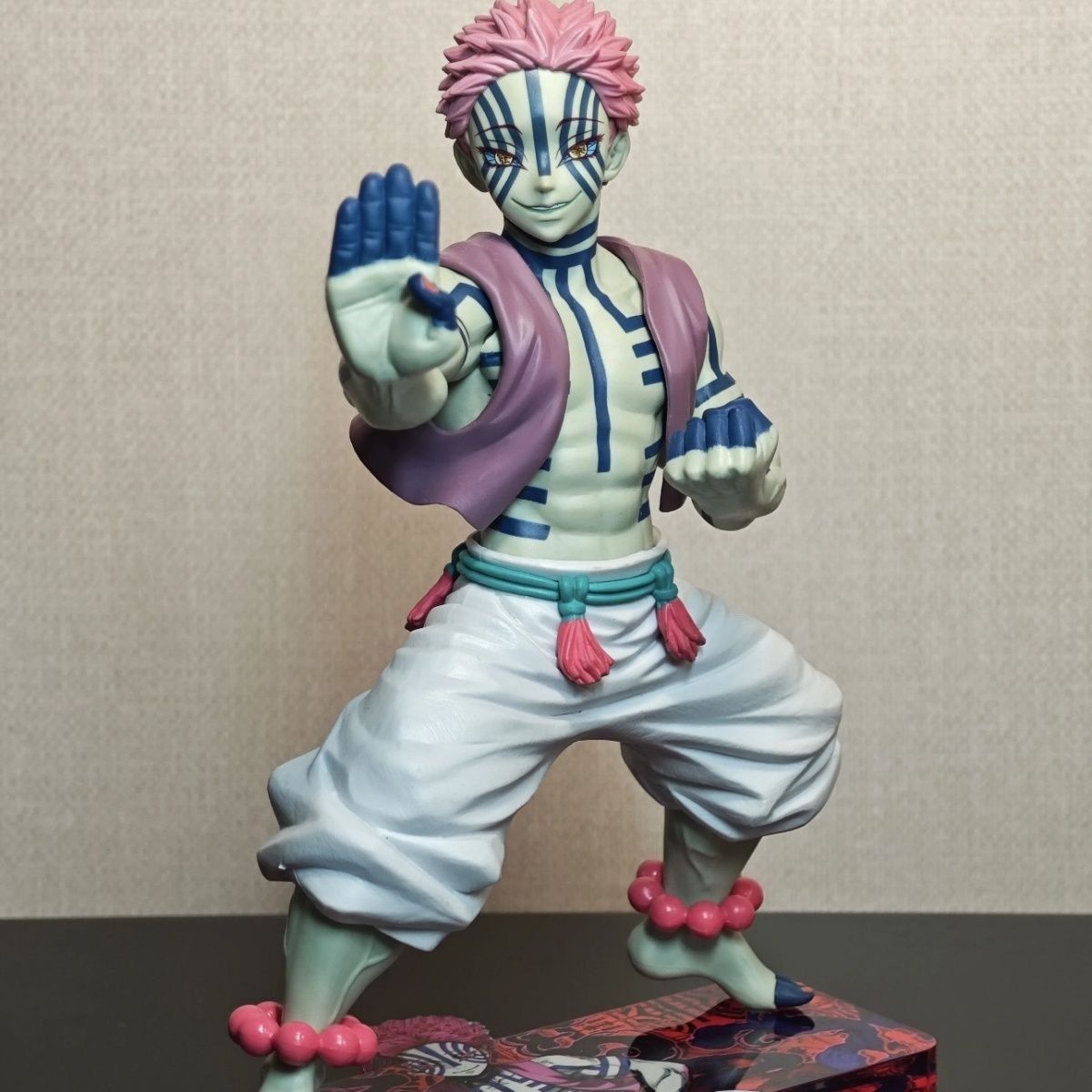 鬼滅の刃 15cm 上弦三番 阿каза コレクタブルフィギ - Cosplay Prop Display のレビューと価格